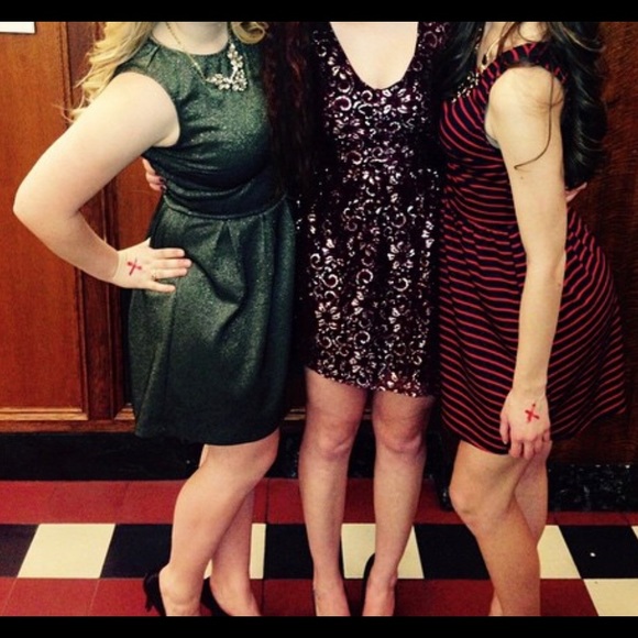 Green sparkly dress - Picture 3 of 3